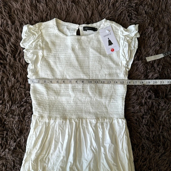 ZESICA FLUTTER SHORT SLEEVE SMOCKED TIERED MIDI DRESS white size large - Picture 5 of 7